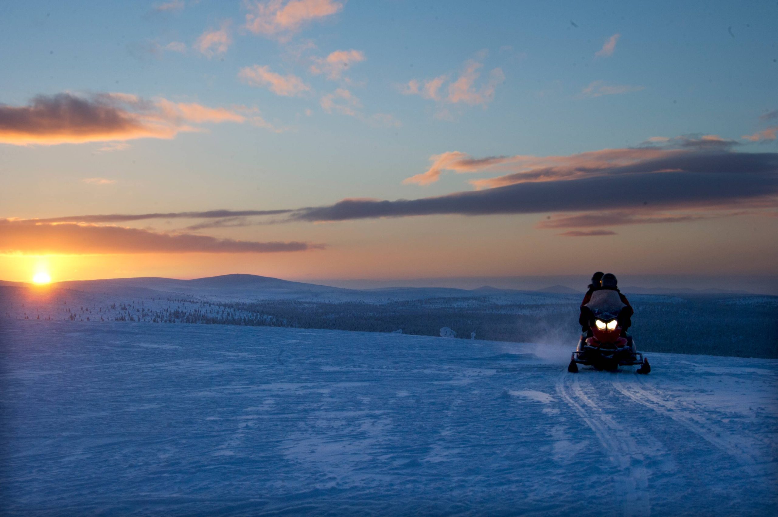 Kakslauttanen_snowmobiling