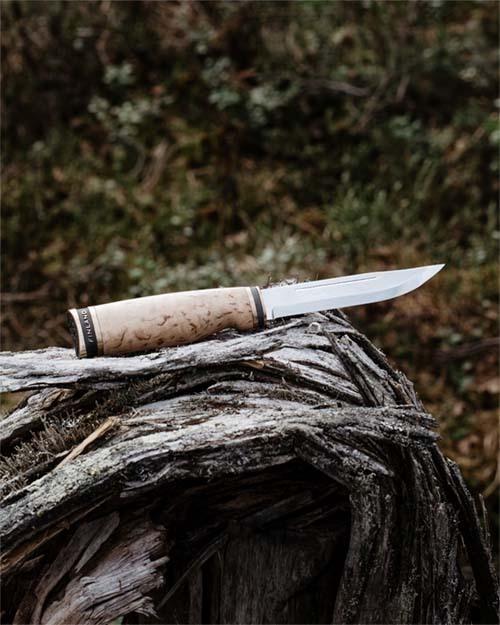 marttiini-suomifinland-knife-kannolla